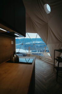 Glamping pod hradom