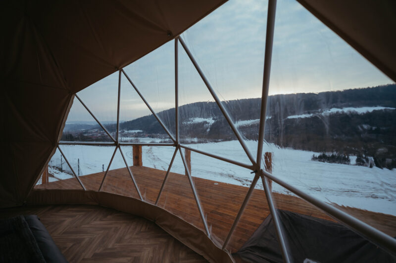 Glamping pod hradom